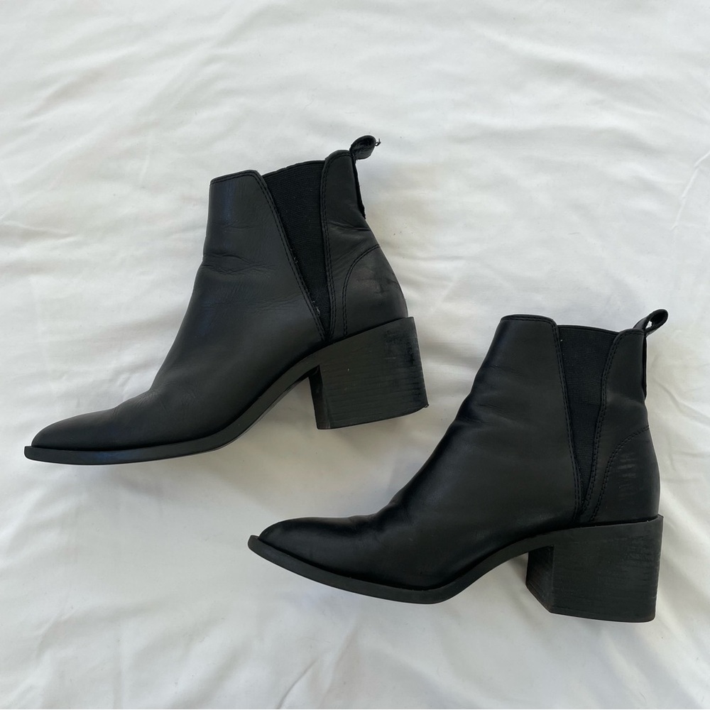 Steve Madden "Audience" Chelsea Boot - Picture 4 of 6